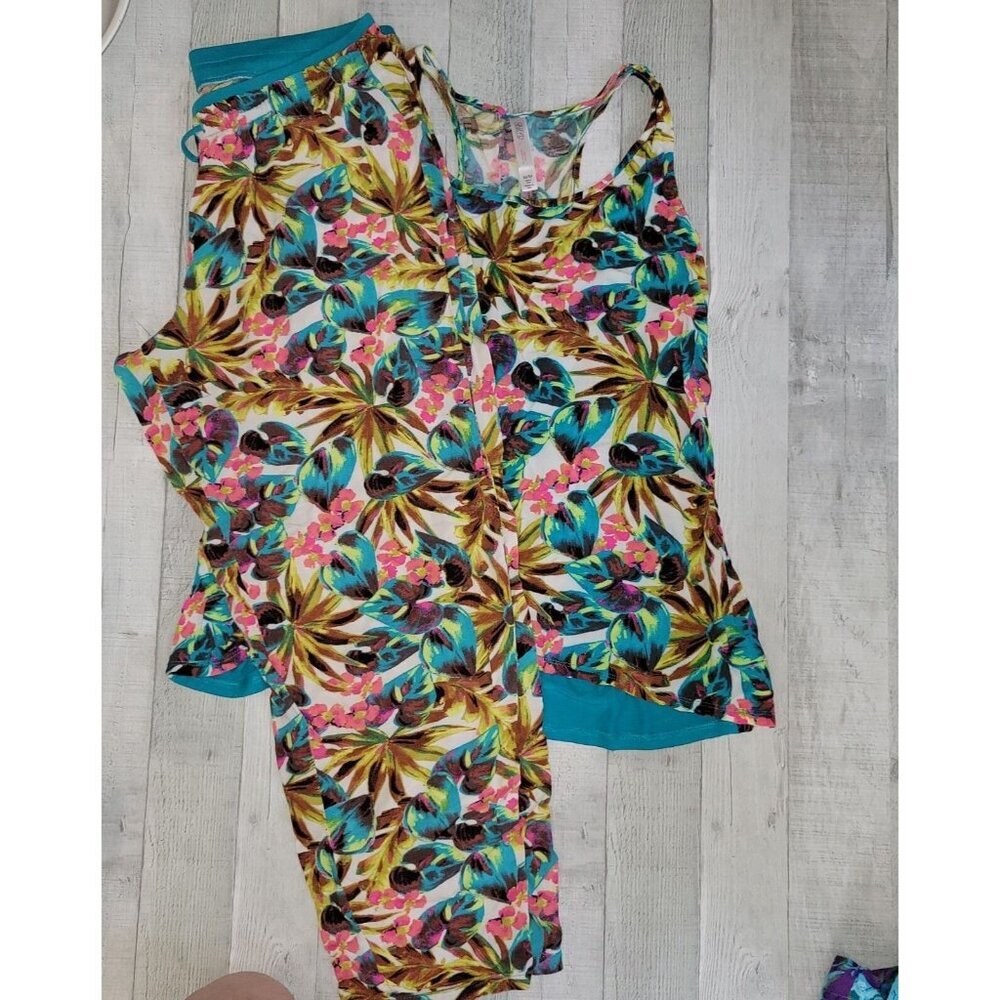 womens gillian and omalley  Floral pajamas / lounge set. size Medium